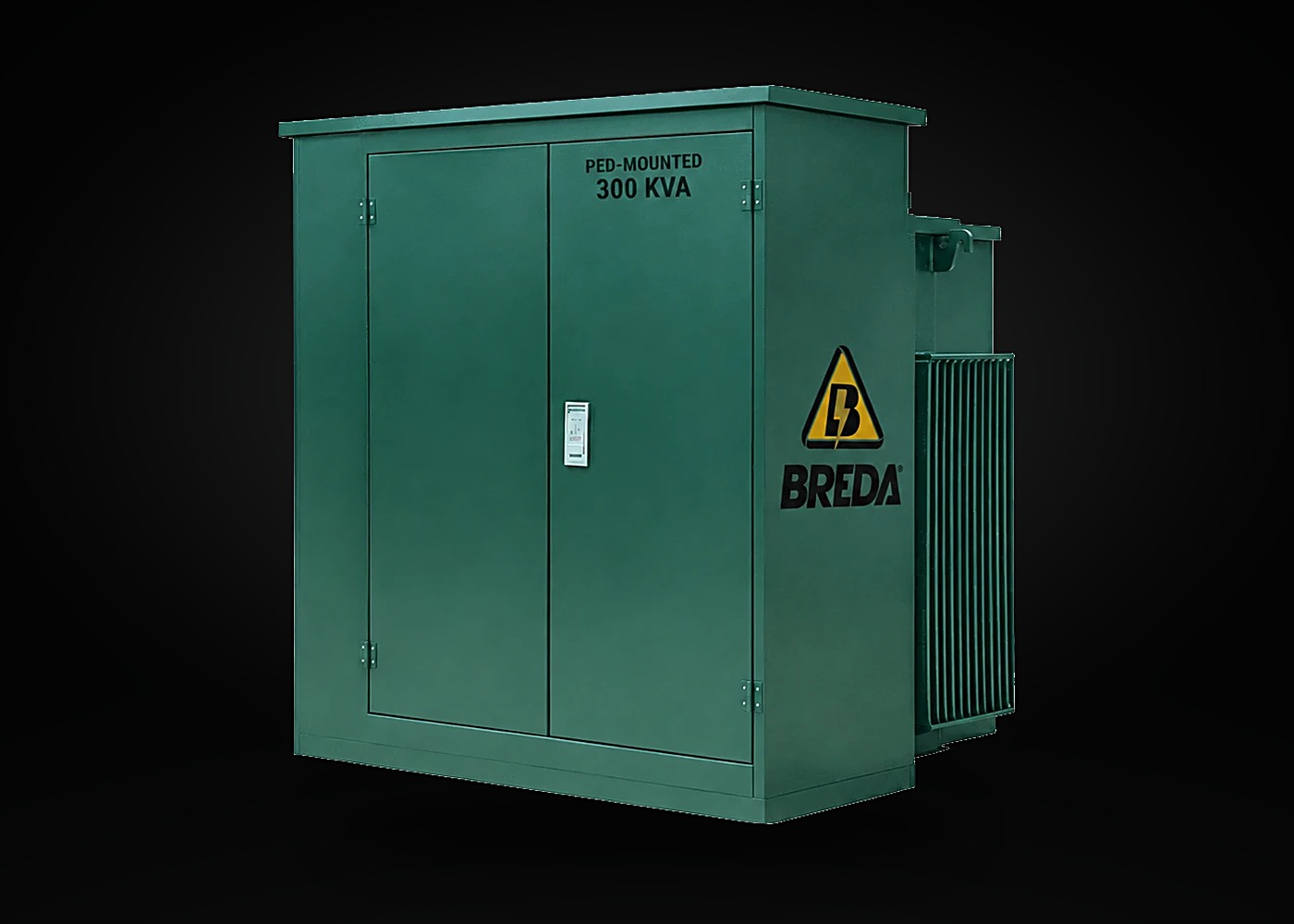 Transformador pedestal BREDA: gabinete verde fechado de duas portas, com a placa PED-MOUNTED 300 KVA e os radiadores na lateral